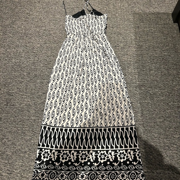 Jessica Monochrome Swirl Maxi Dress - Picture 2 of 3